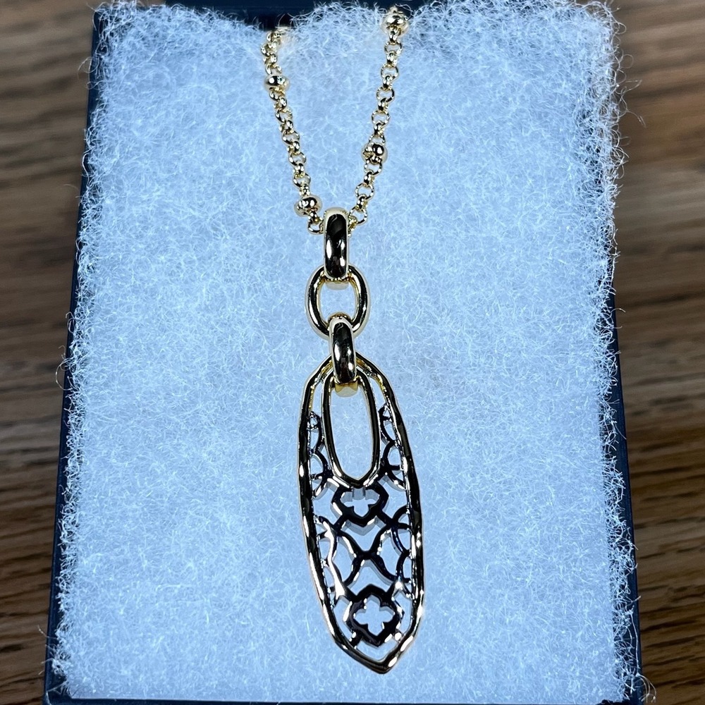 Kendra Scott Elisa Pendant Necklace Gold Tone‎ Oval Filigree Design